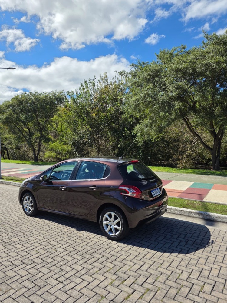 Peugeot 208 Allure touchscreen — foto 13
